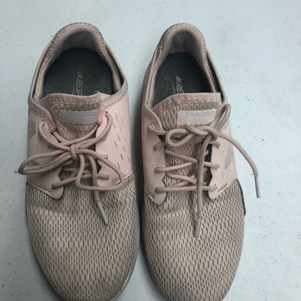 New Balance Size 7 Women’s Athletic Shoes